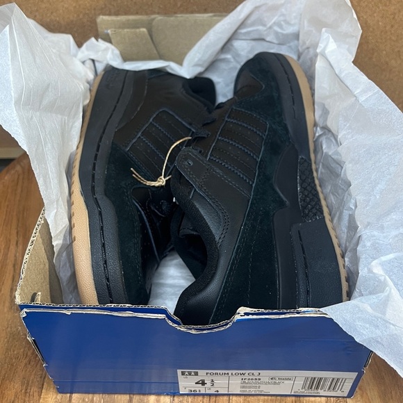 Adidas
'forum'
Black/gum/black - Picture 3 of 12